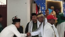 Calon Bupati Mimika Johannes Rettob saat menghadiri acara maulid nabi. (Foto: Istimewa)