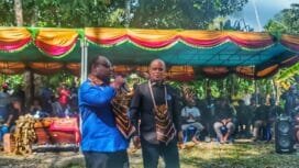 Calon Bupati dan Wakil Bupati Mimika, Alexsander Omaleng dan Yusuf Rombe. (Foto: Sasagupapua.com)