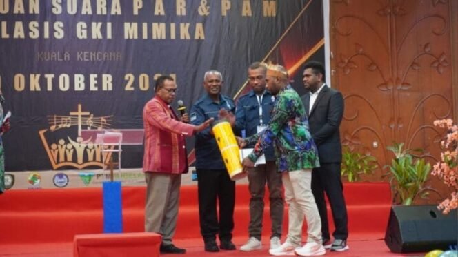 
Suasana Pembukaan Lomba Paduan Suara PAR dan PAM se-Klasis Mimika. (Foto: Edwin Rumanasen) 