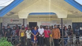 Foto bersama usai pelaksanaan rapat koordinasi Bawaslu Kabupaten Puncak bersama para Pandis. 