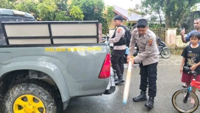 
Tampak Personel Polsek Mimika Baru Saat Mengamankan Meriam Spritus