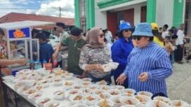 Ny. Erda Rombe dalam momen Jumat Berkah