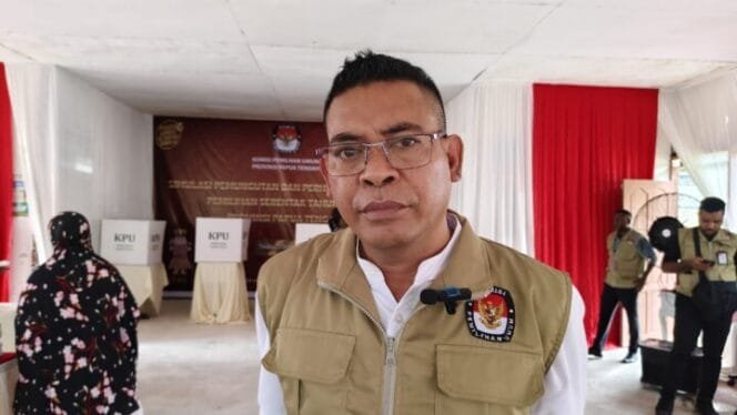 
Komisioner KPU Papua Tengah, Koordiv Teknis, Indra Ebang Ola. (Foto: JMSI)