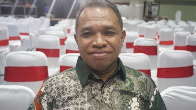 
Komisioner KPU Mimika, Divisi Hukum Hironimus Kia Ruma. (Foto: Kristin Rejang)