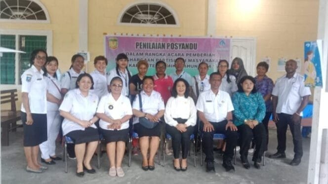 
Foto bersama dalam kegiatan penilaian puskesmas. (Foto: Humas JMSI)