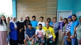 Foto bersama dalam momen kunjungan rombongan AIYE ke rumah rehab ODGJ. (Foto: Tim Media AIYE)