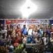 Momen foto bersama saat peresmian Posko pemenangan. 