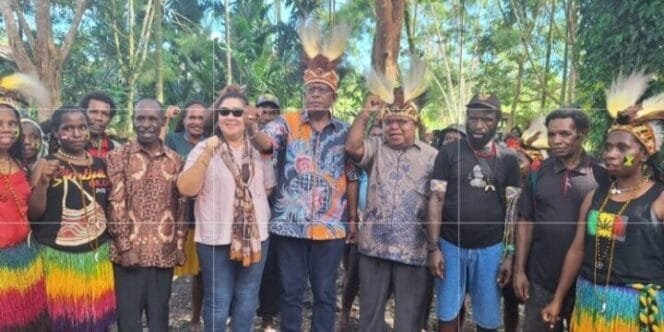 
JOEL Tatap Muka dengan Warga Suku Dani dan Damal, Disambut Acara Bakar Batu