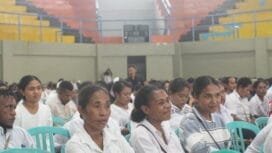 Nampak sebagian KPPS yang mengikuti Pelantikan di GOR Futsal Timika. (Foto: Edwin Rumanasen)