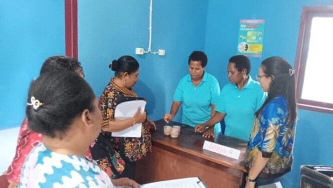 
Aparat Kampung Landun Mekar Apresiasi Tim Penilaian Posyandu