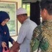 Momen Pembina Muslimat Nahdlatul Ulama (NU) Peggi Patrisia Pattipi saat menggelar kegiatan Jumat berkah. 