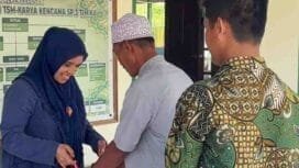 Momen Pembina Muslimat Nahdlatul Ulama (NU) Peggi Patrisia Pattipi saat menggelar kegiatan Jumat berkah. 