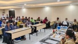 Nampak para peserta saat berada dalam ruangan untuk mengikuti tes tertulis dan tes wawancara.