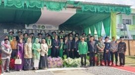 Foto bersama dalam momen Wisuda di UNA'IM Yapis Wamena.