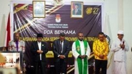 Suasana para pemuka agama saat membawakan doa. (Foto: Edwin Rumanasen)