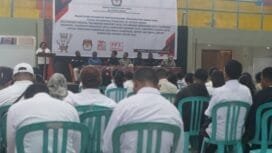 Suasana Pelantikan KPPS Distrik Wania yang dilaksanakan di GOR Futsal Timika, Kamis (7/11/2024). (Foto: Edwin Rumanasen)