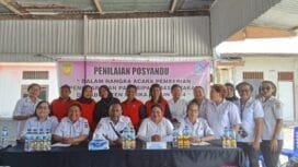 Momen foto bersama dalam kegiatan penilaian Posyandu di Wanagon. 