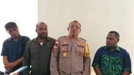 Kapolres Mimika bersama komisioner KPU Mimika dan Bawaslu serta perwakilan dari Pemda Mimika saat emberikan keterangan pers kepada awak media. 