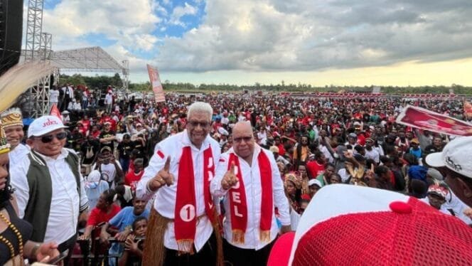 
Johannes Rettob dan Emanuel Kemong dalam Kampanye Akbar.