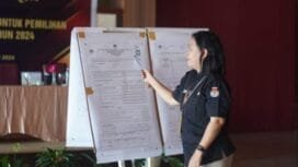 Kasubag Teknis KPU Mimika, Garlin saat membawakan materi soal Tungsura. (Foto: Kristina Rejang/Sasagupapua.com)