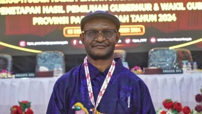 
Ketua KPU Kabupaten Dogiyai, Elias Petege (Foto: Edwin Rumanasen) 