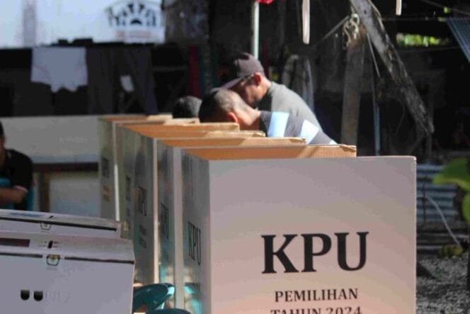 
Berjalan Aman dan Lancar, Warga Mimika Antusias Datangi TPS Mencoblos Namun Sempat Terjadi Protes Soal Form C6