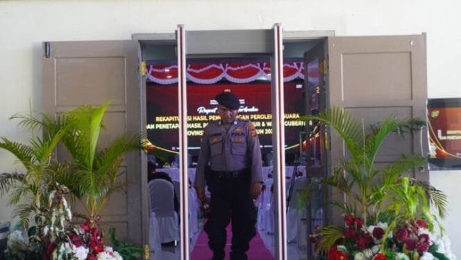 
Pintu Metal Detektor yang berada di area pintu masuk gedung aula RRI. (Foto: Edwin Rumanasen)