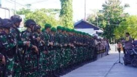 Suasana apel gelar pasukan sebelum pleno terbuka rekapitulasi suara Pilkada tingkat Provinsi Papua Tengah. (Foto: Edwin Rumanasen)