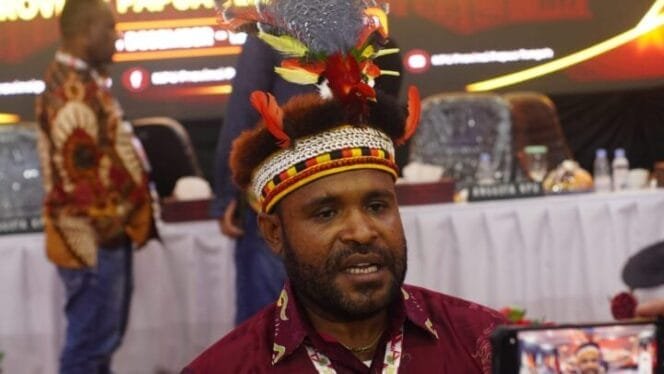 
Ketua KPU Mimika, Dete Abugau