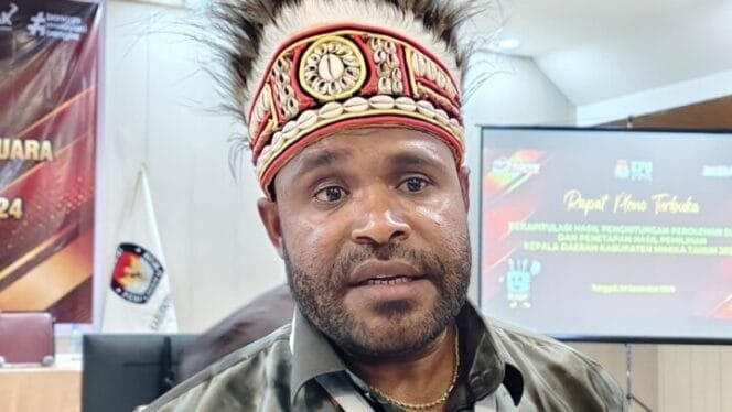 
Ketua KPU Mimika, Dete Abugau