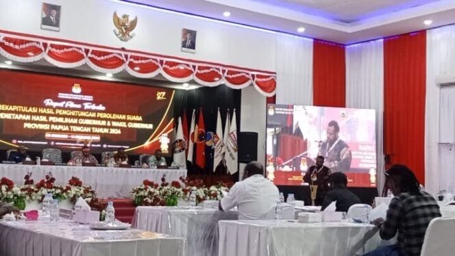 
Suasana rapat pleno rekapitulasi tingkat Provinsi dari Kabupaten Puncak. (Foto: Edwin Rumanasen)
