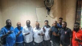 Pasangan Willem Wandik-Aloysius Giyai dan Ketua Tim Koalisi WAGI Papua Tengah, Timotius Murib dan para perwakilan pendukung. (Foto: Edwin Rumanasen)