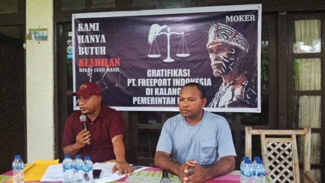 
Koordinator Karyawan Mogok Kerja (Moker) PT Freeport Indonesia dan Privatisasi dan Kontraktor, Billy Laly dalam jumpa pers yang dilaksanakan di Timika, Sabtu (8/2/2024). Foto:Istimewa