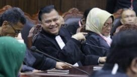 Kuasa Hukum Pemohon hadir pada persidangan Pengucapan Putusan Perkara Nomor 274/PHPU.BUP-XXIII/2025 Perselisihan Hasil Pemilihan Umum Bupati Kabupaten Jayapura, Senin (24/2) di Ruang Sidang Pleno MK. Foto Humas/Bayu