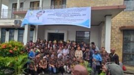 Momen Gubernur dan Wakil Gubernur Papua Tengah berfoto bersama keluarga besar YPMAK. (Foto: Jimmy)