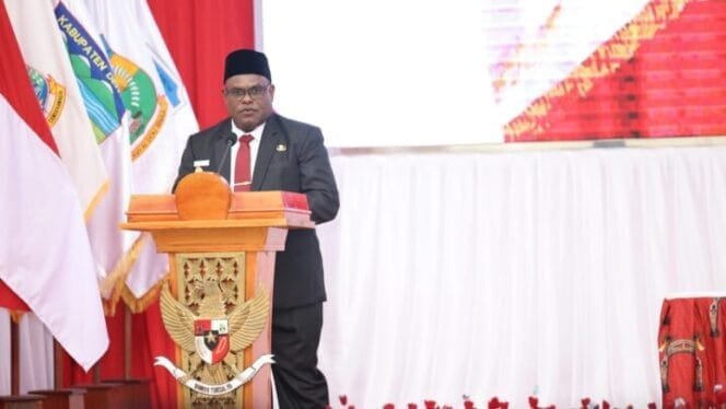 
Gubernur Papua Tengah, Meki Nawipa