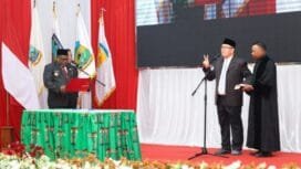 Suasana pelantikan dr.Silwanus Soemoele, SpOg (k) Obginsos, MH.M.kes menjadi PJ Sekda Papua Tengah. (Foto: Humas Pemprov Papua Tengah)