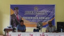 Anggota DPRK Mimika, Frederikus Kemaku saat Reses Tahap I di Distrik Mimika Timur Jauh, Kampung Ayuka. (Foto: Edwin/sasagupapua.com)