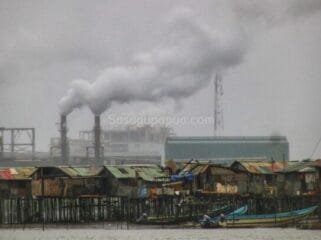 Suasana rumah masyarakat di Amamapare yang berdampingan dengan Area Industrial Porsite PT.Freepot Indonesia. (Foto: Kristin Rejang/Sasagupapua.com)