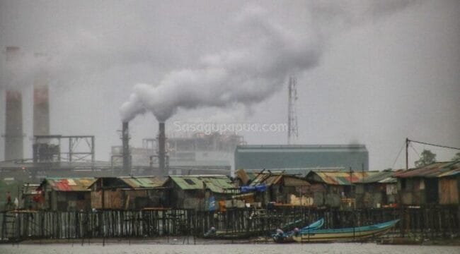 Suasana rumah masyarakat di Amamapare yang berdampingan dengan Area Industrial Porsite PT.Freepot Indonesia. (Foto: Kristin Rejang/Sasagupapua.com)