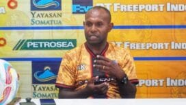 Pelatih Persipuncak Cartensz, Hendriko Kiwak. (Foto: Edwin Rumanasen/sasagupapua)