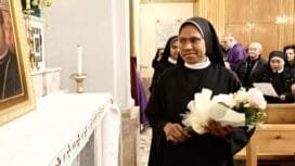 Suster Agustina Tekege, SOSFS saat momen penerimaan kaul pertama. (Foto: Media sosial SOSFS di Vatican)