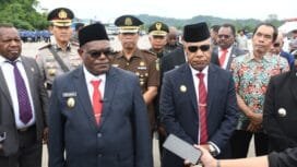 Gubernur dan Wakil Gubernur Papua Tengah, Meki Nawipa dan Deinas Geley. (Foto: Humas Pemprov Papua Tengah)