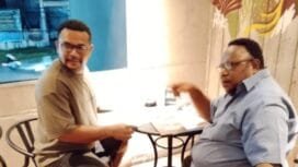 John NR Gobai saat bertemu dengan anggota Komisi XII DPR RI, Arif Uopdana. (Foto: Istimewa)