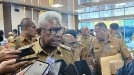 Bupati Mimika yang juga Ketua Panitia Pentahbisan Uskup Timika, Johannes Rettob. (Foto: Kristin Rejang/Sasagupapua.com)