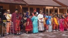 Para Siswa SLB dan guru saat mengikuti upacara bendera memperingati Hardiknas 2025. (Foto: Kristin Rejang/Sasagupapua.com)
