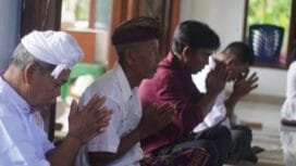 Suasana ibadah Hari Raya Tri Suci Waisak di Timika. (Foto: Kristin Rejang/Sasagupapua.com)