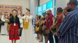 Duta besar Vatican ketika tiba di Timika.