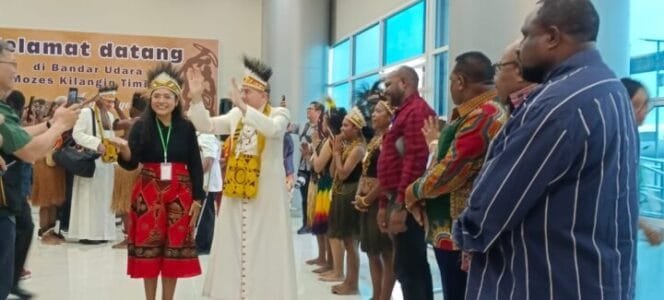 
Duta besar Vatican ketika tiba di Timika. 