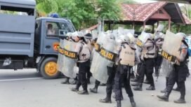 Kepolisian saat menjaga aksi di Jayapura. (Foto: Humas Polresta Jayapura)